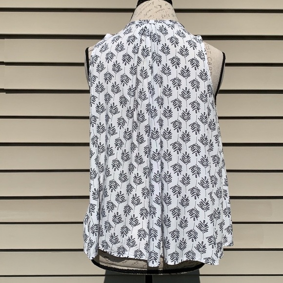 Ocean DRIVE Off White/Navy Sleeveless Top - Picture 6 of 10